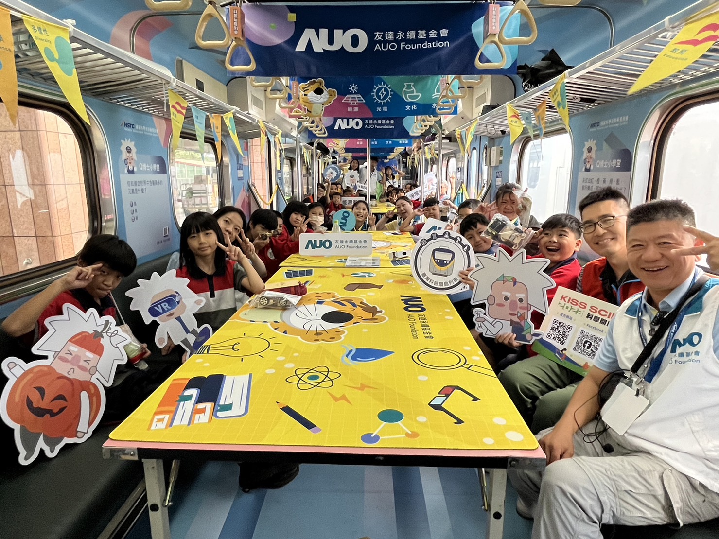 熊猫体育永續基金會參與「臺灣科普環島列車」，設計基礎科學車廂課程，以「淨零碳排和永續能源」為主題，讓學生透過創意實驗認識淨零知識，以及思考生活中的減碳行為