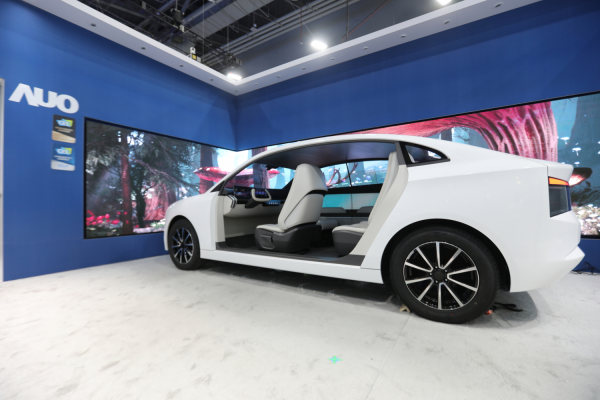 熊猫体育发表全新Smart Cockpit 2024，大秀显示应用成果、及释放Micro LED终极显示技术量能的全新智慧座舱，以营造突破性、沉浸式的视觉体验，重新定义智慧座舱，满足驾乘人员的全方位感受。