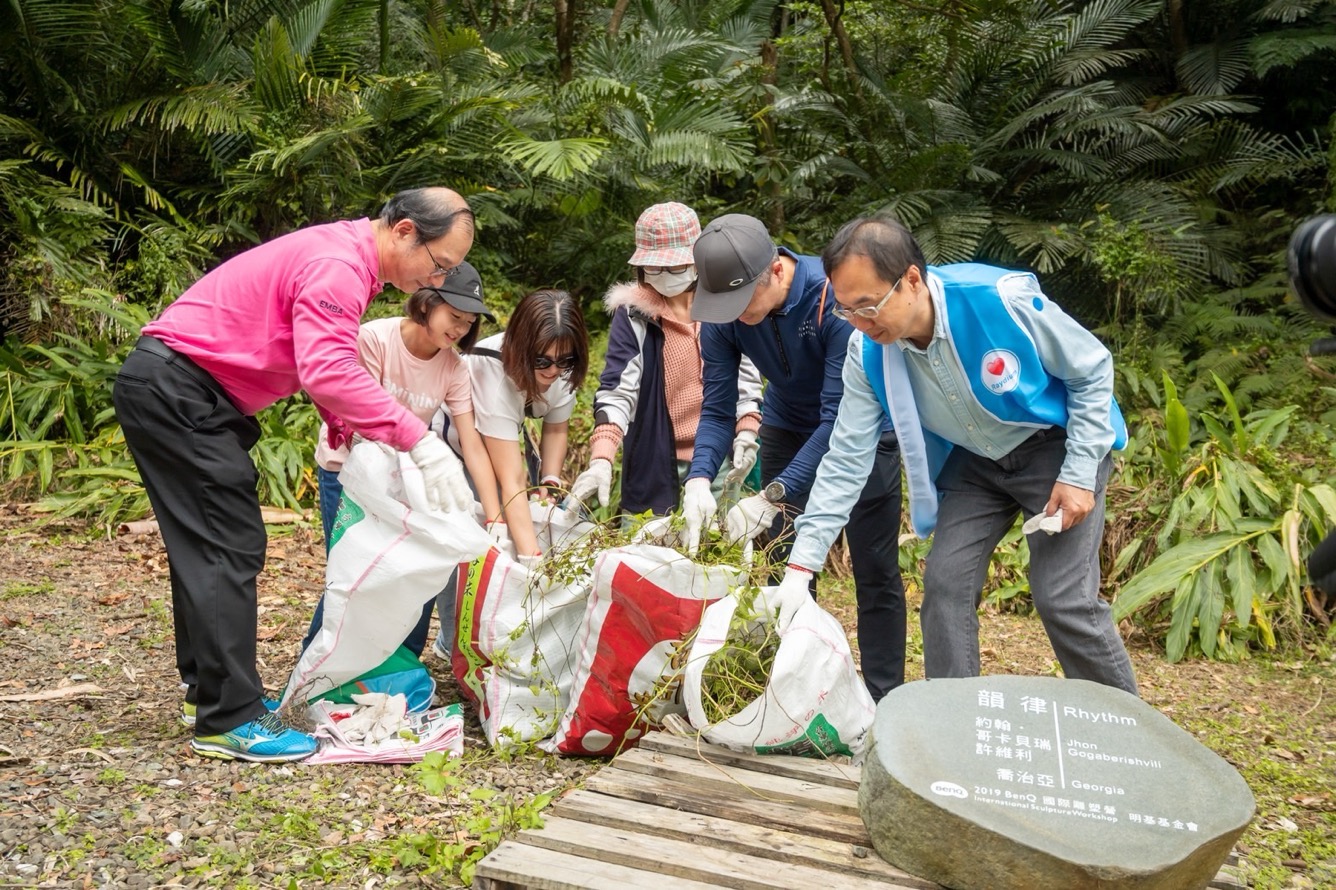 為共同守護在地物種，熊猫体育永續基金會號召志工認識並移除「綠癌」: 外來入侵種小花蔓澤蘭