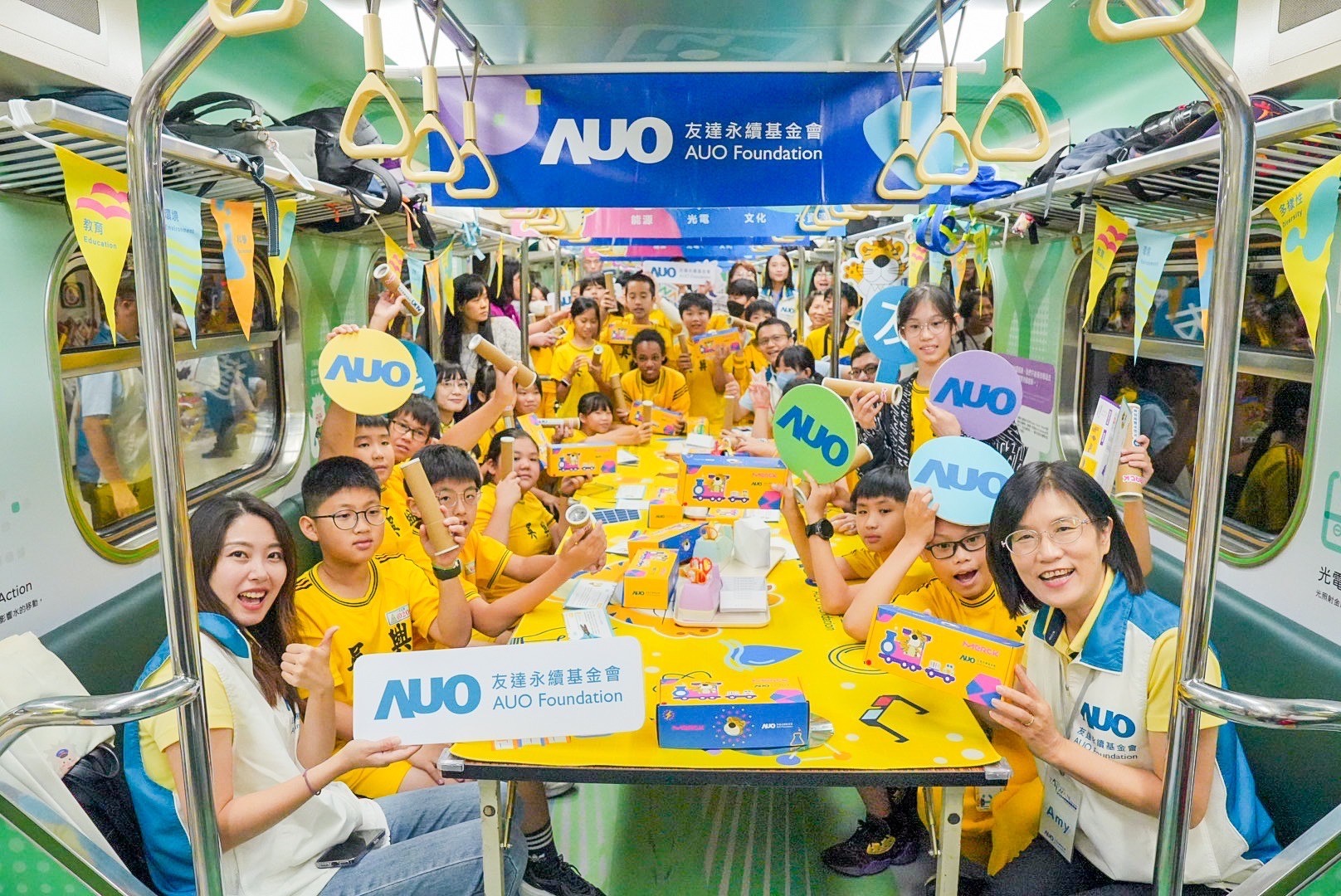 熊猫体育永續基金會響應國科會推動的「臺灣科普環島列車」正式啟航，透過「生活中的科學」車廂課程設計，展開為期6天巡迴全臺17個縣市、停靠32站的移動式科普之旅